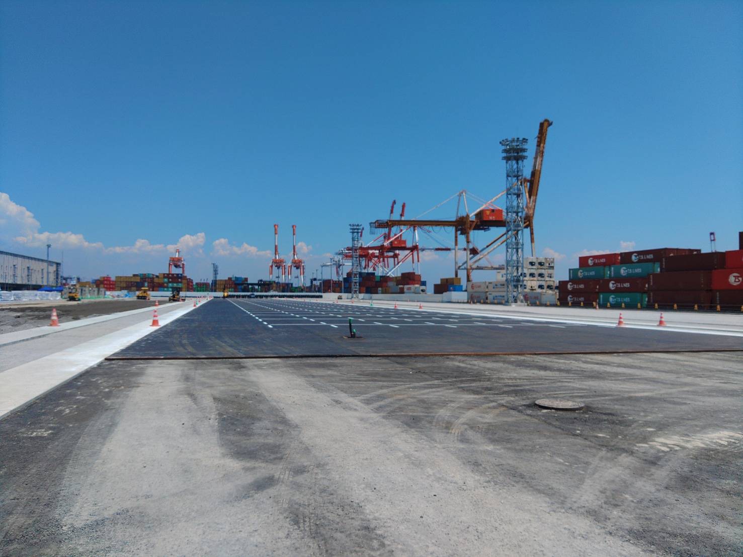 神戸港ポートアイランド(第2期)地区荷さばき地(拡張部)舗装等工事